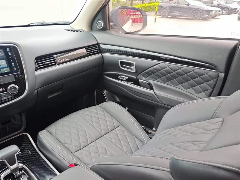 Mitsubishi Outlander — фото 14