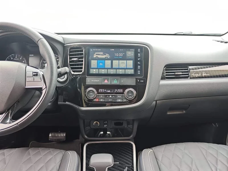 Mitsubishi Outlander — фото 16