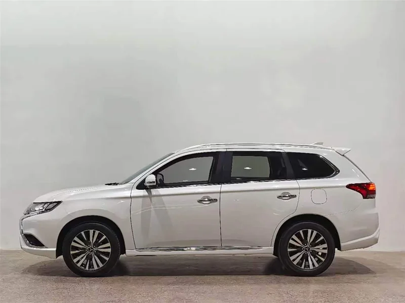 Mitsubishi Outlander — фото 3