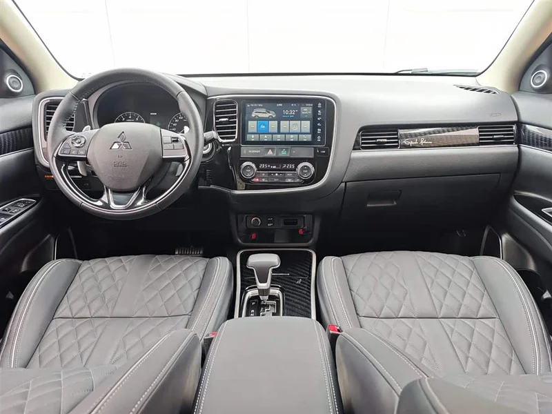 Mitsubishi Outlander — фото 9