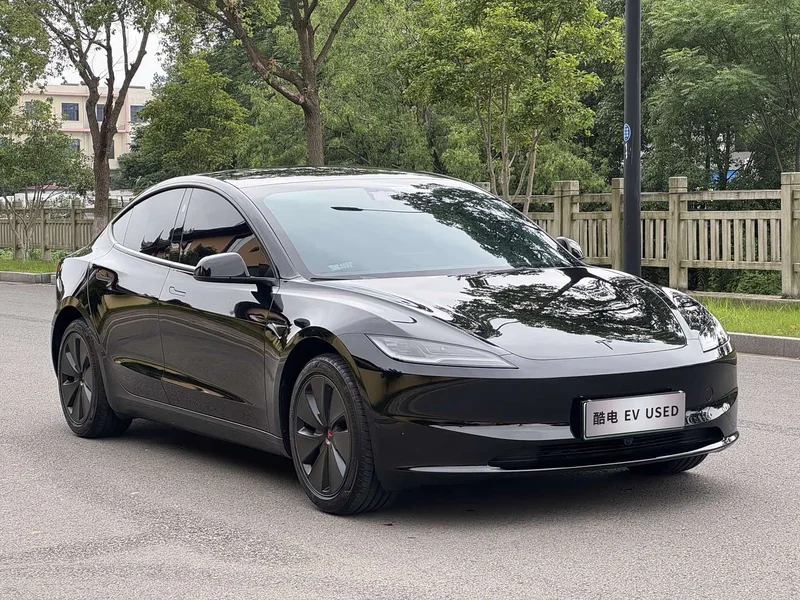 Tesla Model 3 — фото 1