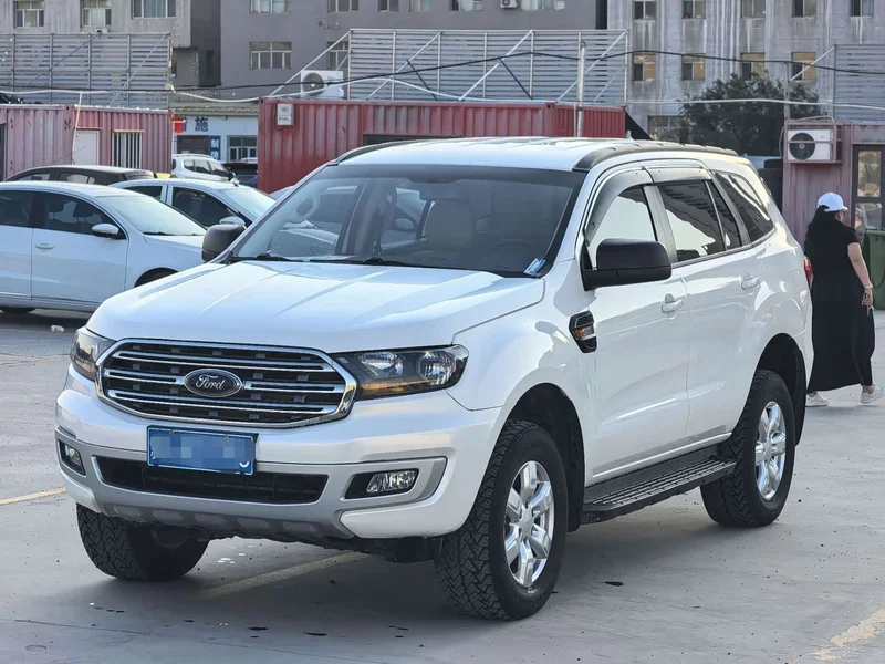 Ford Everest — фото 1