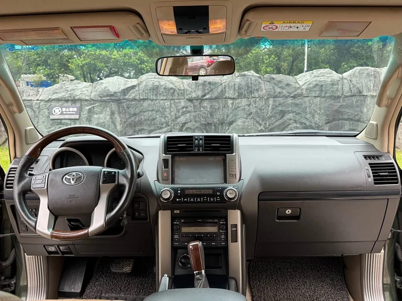 Toyota Prado — фото 12