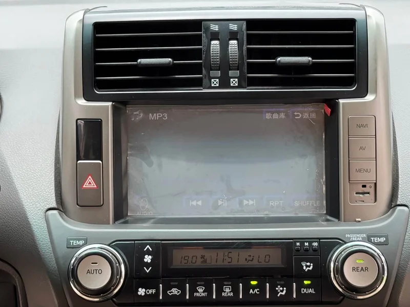 Toyota Prado — фото 17