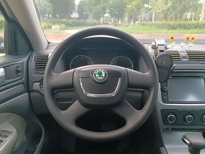 Volkswagen Octavia — фото 13