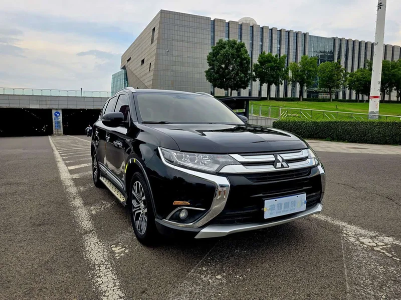 Mitsubishi Outlander — фото 3