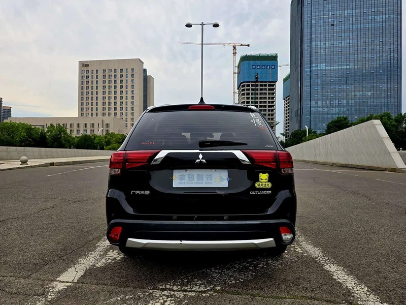 Mitsubishi Outlander — фото 4