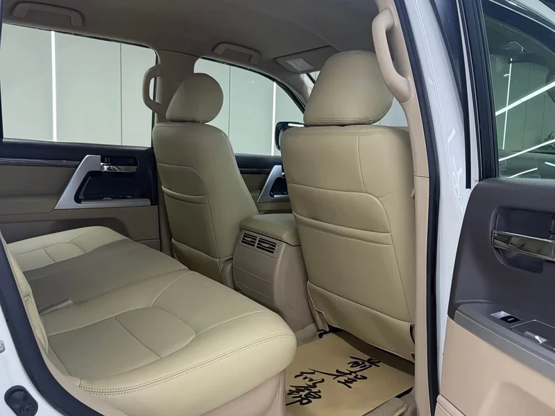 Toyota Land Cruiser (Imported) — фото 12