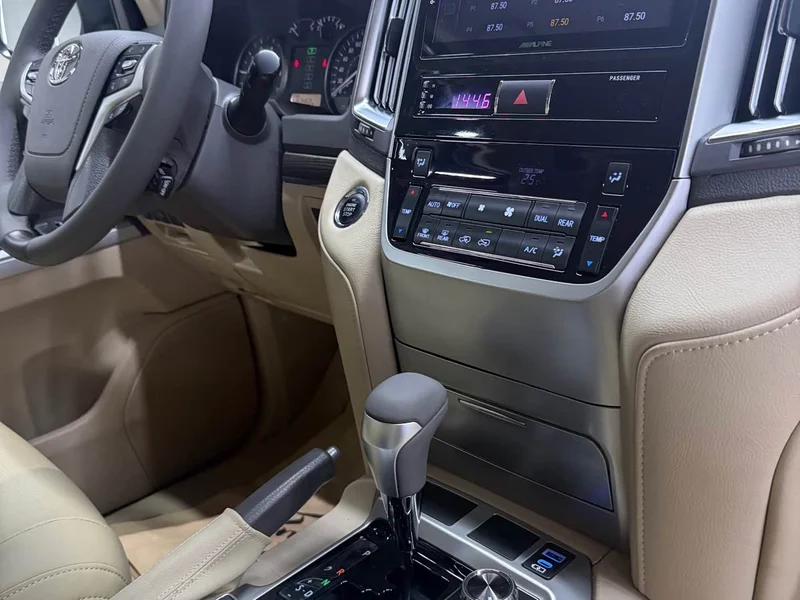 Toyota Land Cruiser (Imported) — фото 24