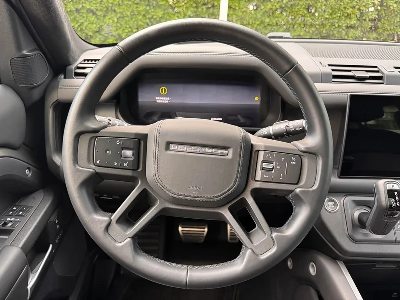 Land Rover Defender — фото 11