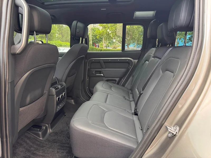Land Rover Defender — фото 18