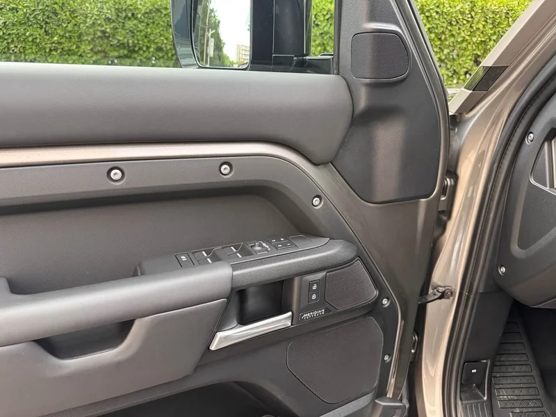 Land Rover Defender — фото 7