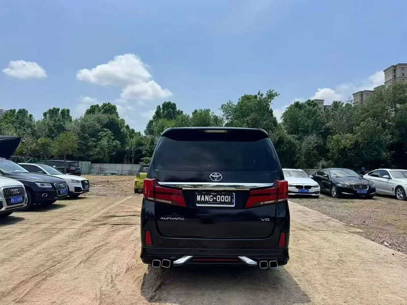 Toyota Alphard — фото 5