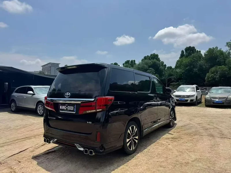 Toyota Alphard — фото 6