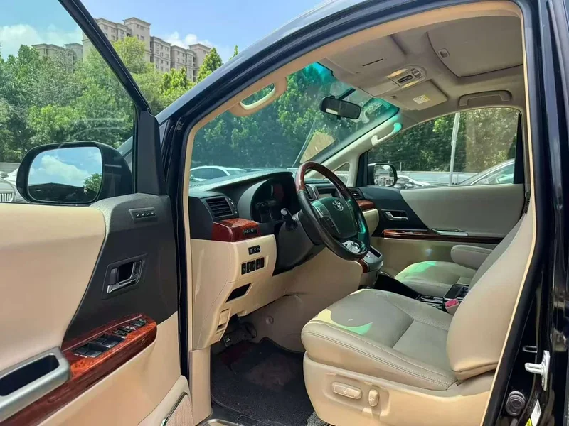Toyota Alphard — фото 7