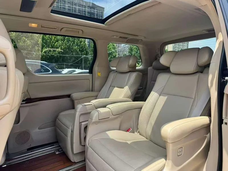 Toyota Alphard — фото 8