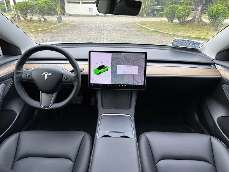 Tesla Model 3 — фото 15