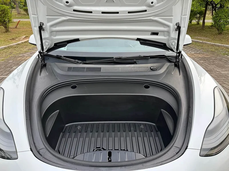 Tesla Model 3 — фото 18