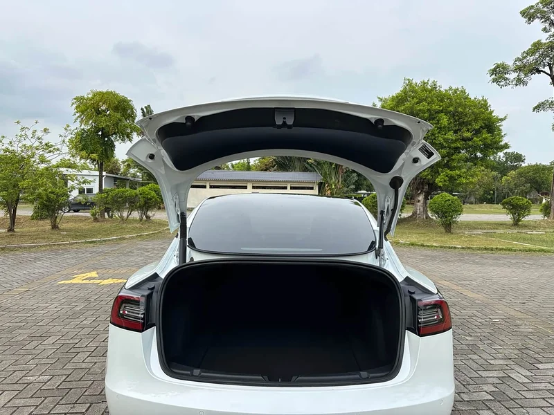 Tesla Model 3 — фото 19