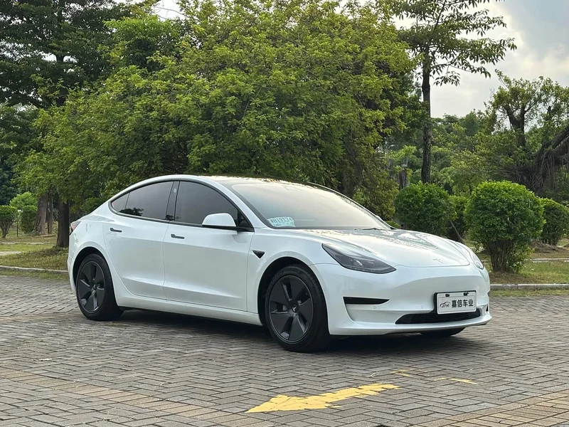 Tesla Model 3 — фото 3