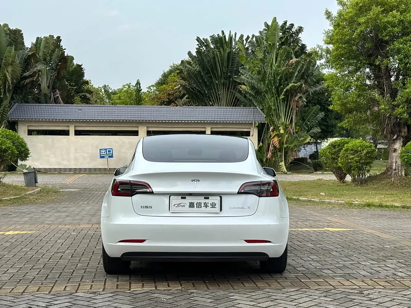 Tesla Model 3 — фото 4