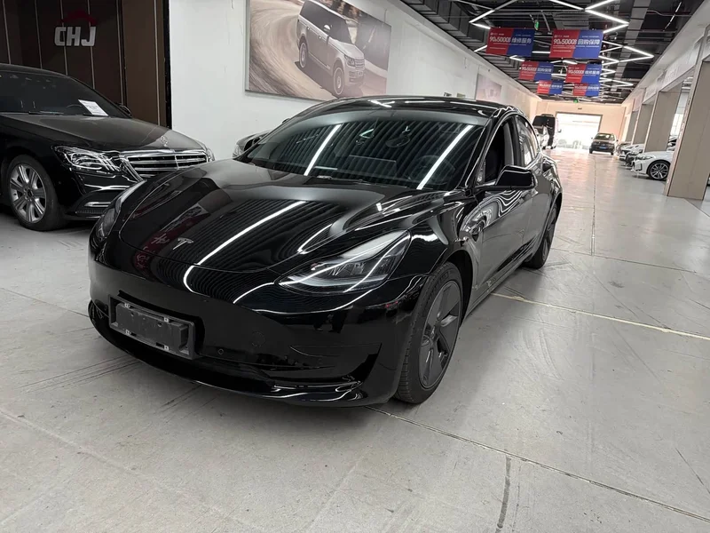 Tesla Model 3 — фото 1
