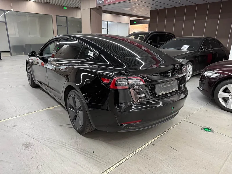 Tesla Model 3 — фото 12
