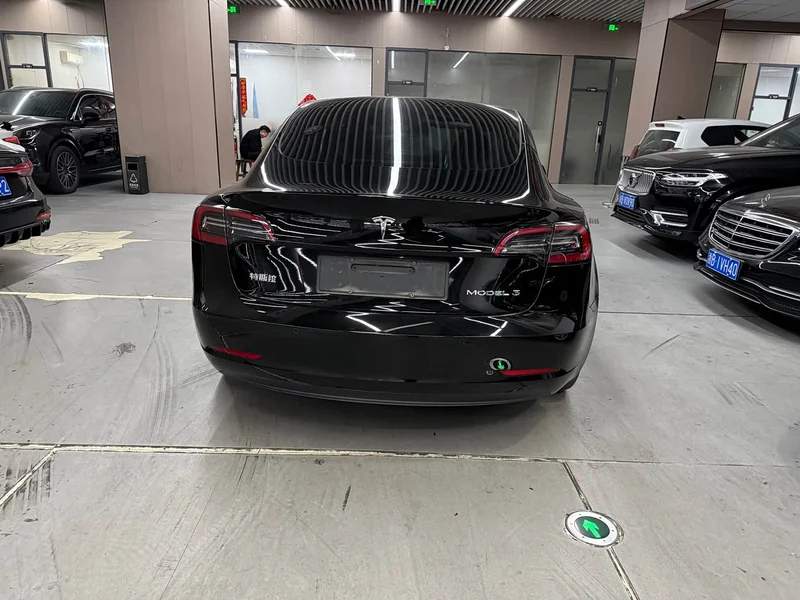 Tesla Model 3 — фото 13