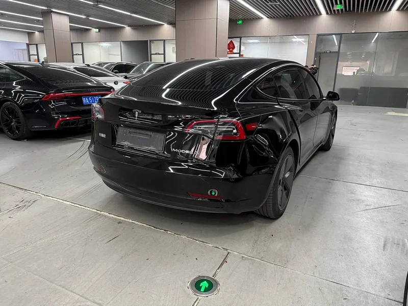 Tesla Model 3 — фото 14
