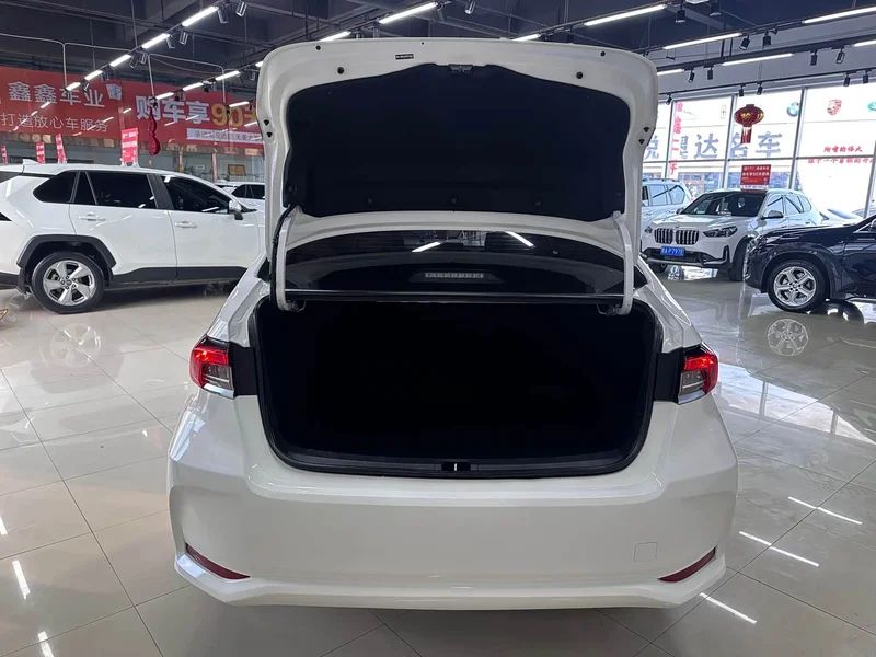 Toyota Corolla — фото 17