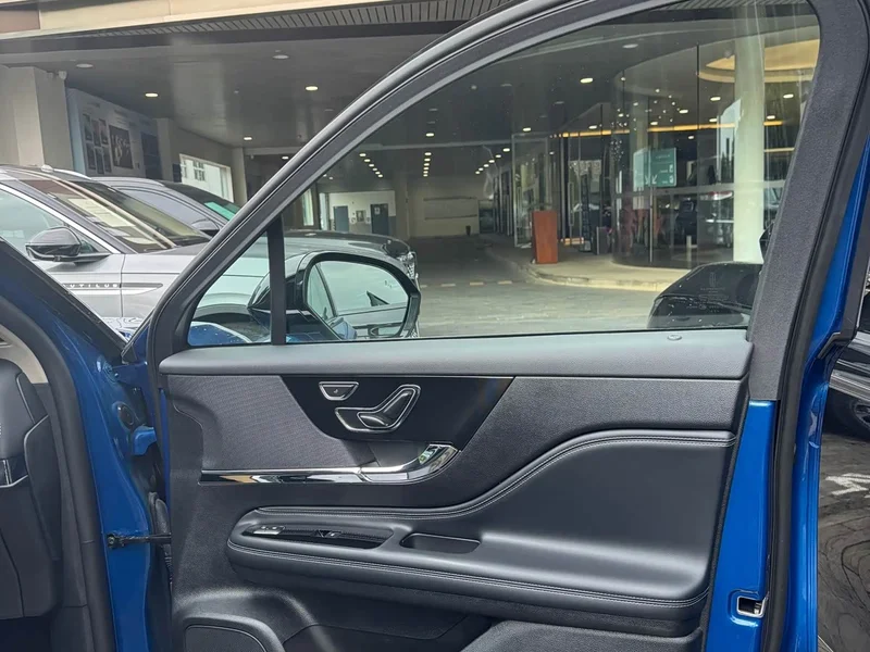 Jeep Renegade — фото 13
