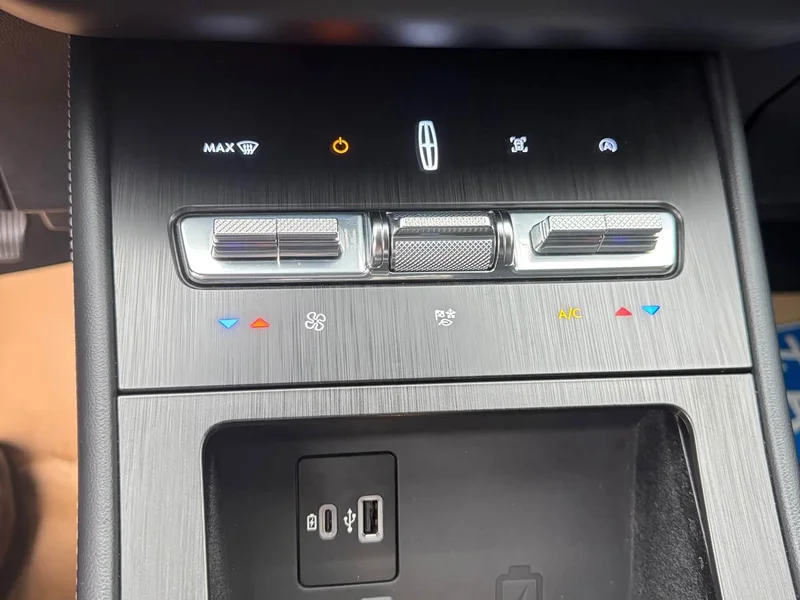 Jeep Renegade — фото 25