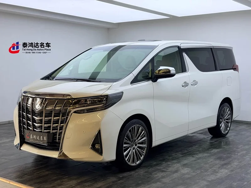 Toyota Alphard — фото 1