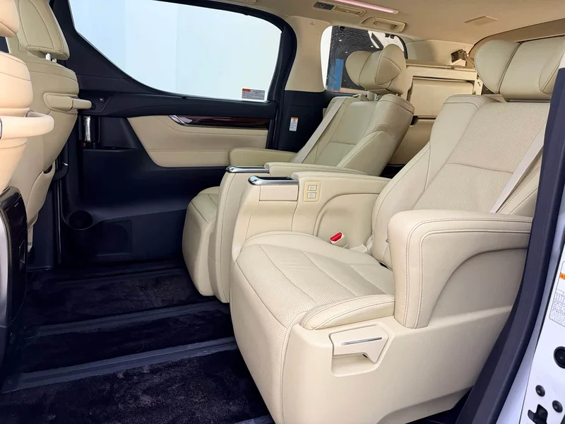 Toyota Alphard — фото 12