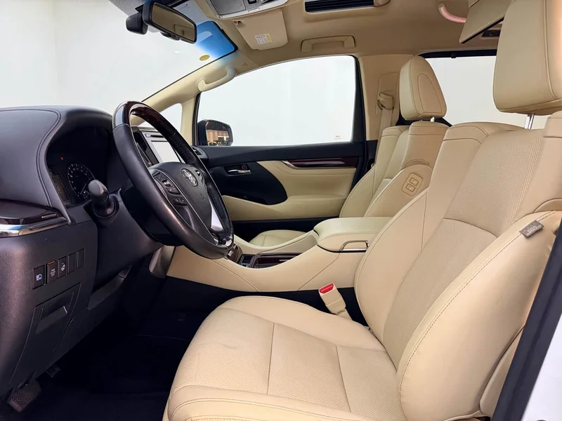 Toyota Alphard — фото 14