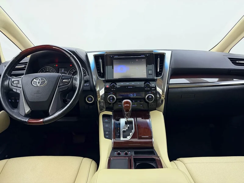 Toyota Alphard — фото 17