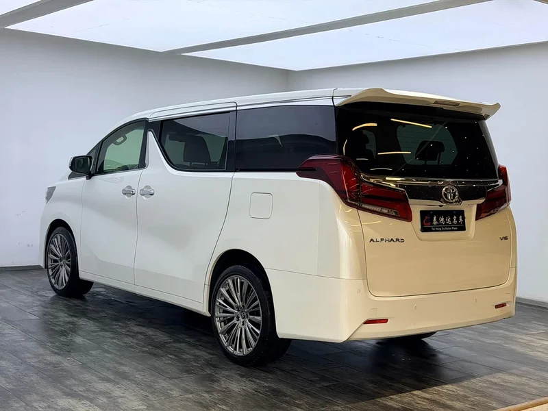Toyota Alphard — фото 6