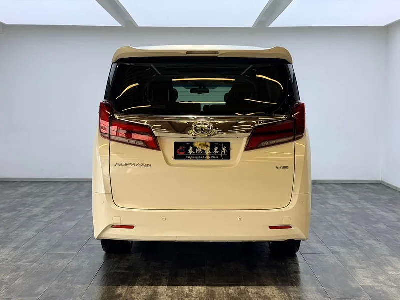 Toyota Alphard — фото 7