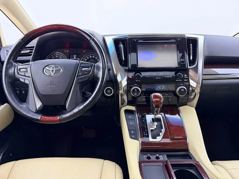 Toyota Alphard — фото 8