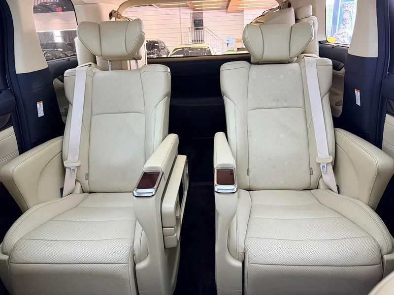 Toyota Alphard — фото 9