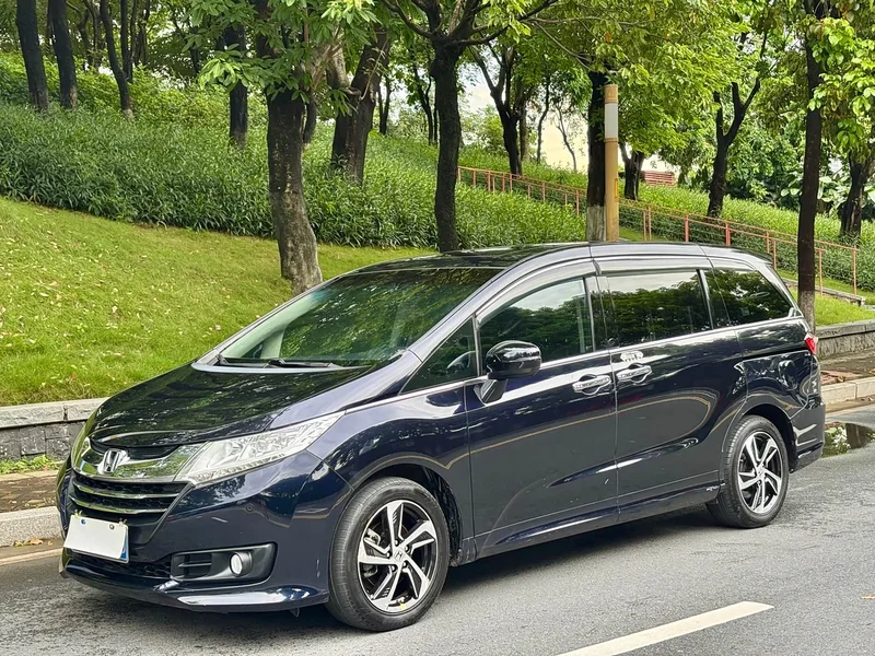 Honda Odyssey — фото 1