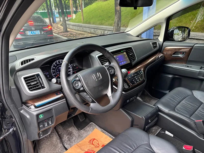Honda Odyssey — фото 11