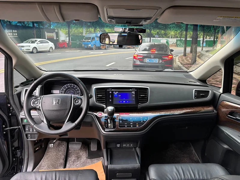 Honda Odyssey — фото 18