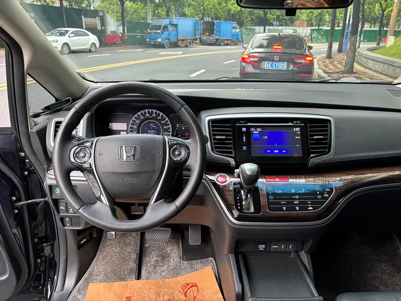 Honda Odyssey — фото 19