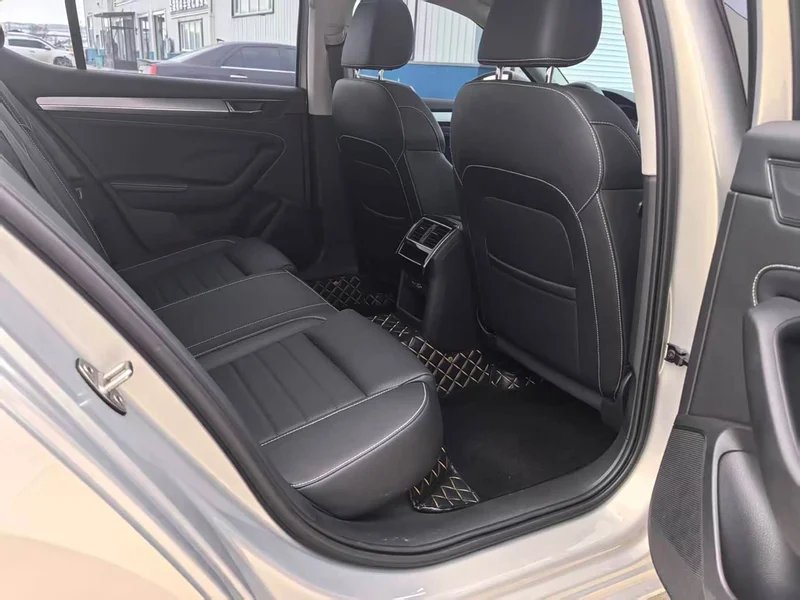 Skoda Superb — фото 11