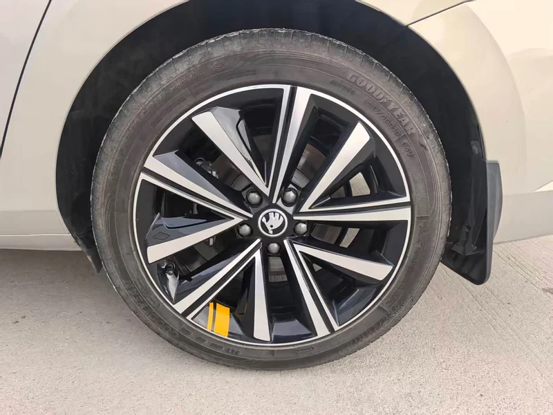 Skoda Superb — фото 18