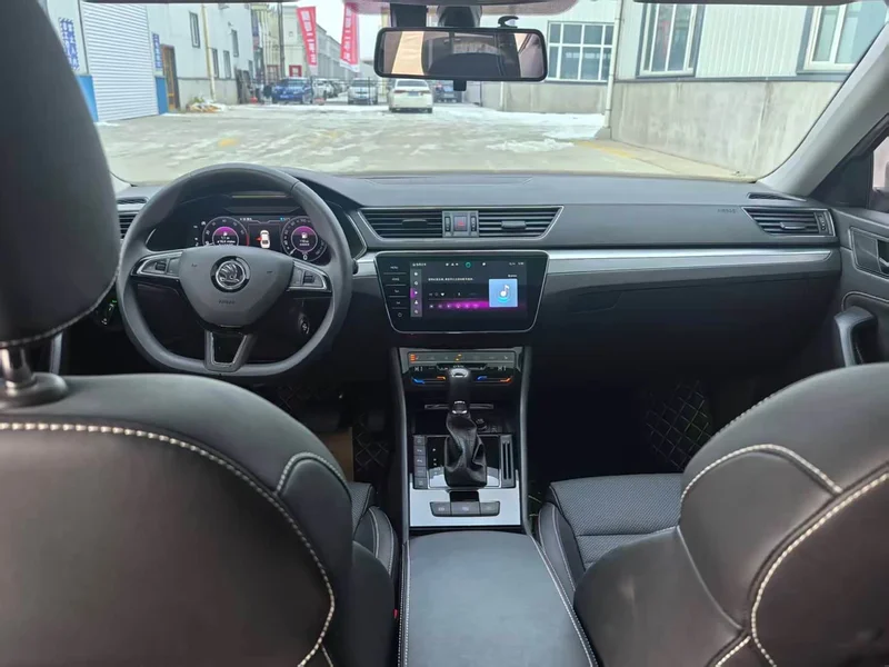 Skoda Superb — фото 19