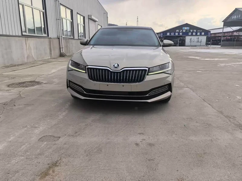 Skoda Superb — фото 2