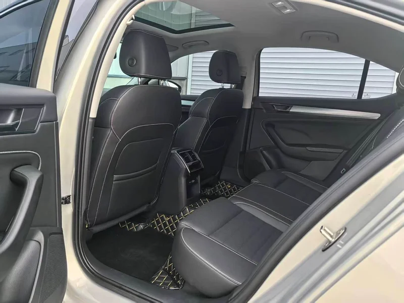 Skoda Superb — фото 9