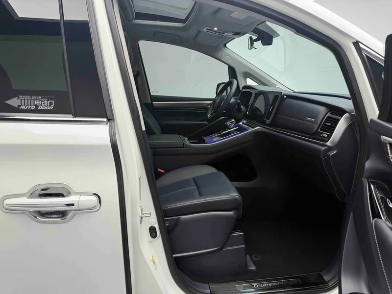 GAC Trumpchi M8 — фото 15